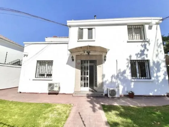 Oportunidad Casa Comercial Alferez Real / Jose Tomas Rider