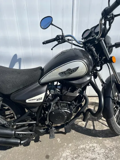 Vento Modelo Rebellian 200 Cc Clasic Colornegro
