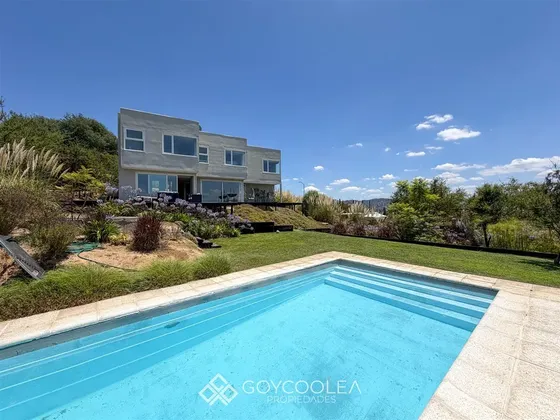 Casa En Venta De 4 Dorm. En Las Cabras