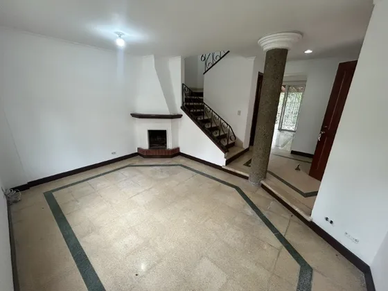  Casa En Arriendo Ubicada En Envigado Sector Alto Bonito (27063).