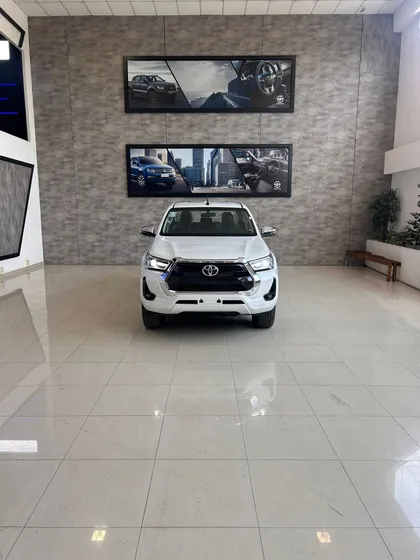 Toyota Hilux Pick-up 2.8 Cd Srv 204cv 4x4 At