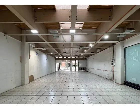 Local Comercial En Las Condes - 1302,1m²