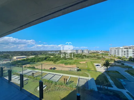 Apartamento En Playa Brava 2 Dormitorios - Surfside Village - Ref : Pbi14113