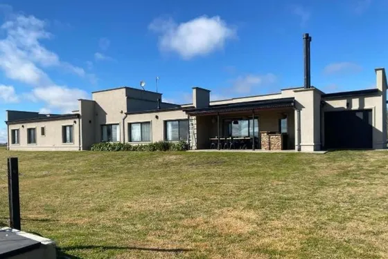 Casa En Venta - 5 Dormitorios 3 Baños - 15.000mts2 - Chascomús