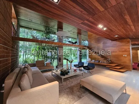 Espectáculo De Casa En Venta Iluminada Acogedora Familiar Y Con Una Vista Preciosa A Los Campos De Golf En La Lagunita Country Club Mls #26-9964 Bm
