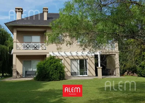 Casa En Venta En Saint Thomas Sur, Canning | 4 Dormitorios