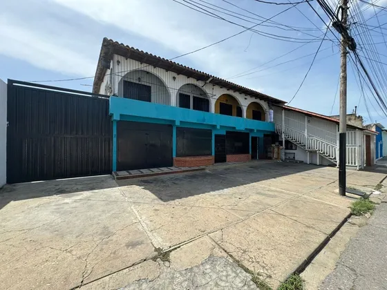Edificio Comercial En Venta En La Av Cajigal De Barcelona