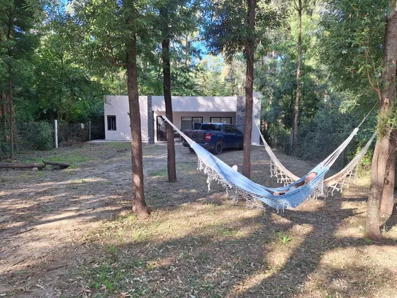 Hermosa Casa En Zona Tranquila De Bosque, A Una Cuadra De La Playa.
