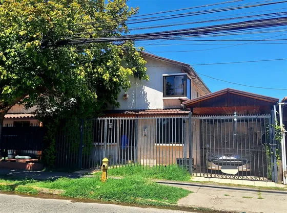 Se Vende Amplia Casa En Maipú A Cuadras Del Metro