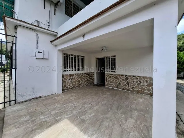 En Venta Amplia Y Hermosa Casa Con Apartamento En El Limon Db 25-4638