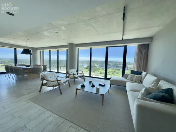 Departamento En Venta, 2 Dormitorios. Punta Del Este. Surfside Village.