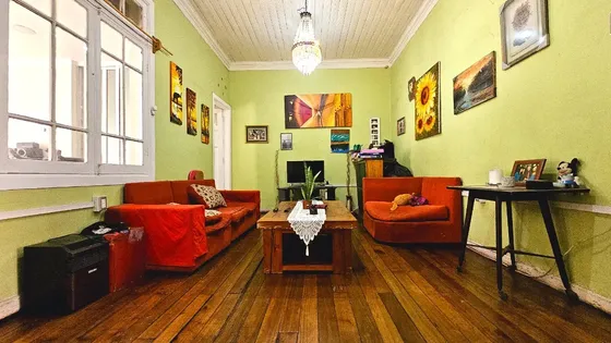 Amplia Casa Con Gran Terreno Y Potencial De Inversión