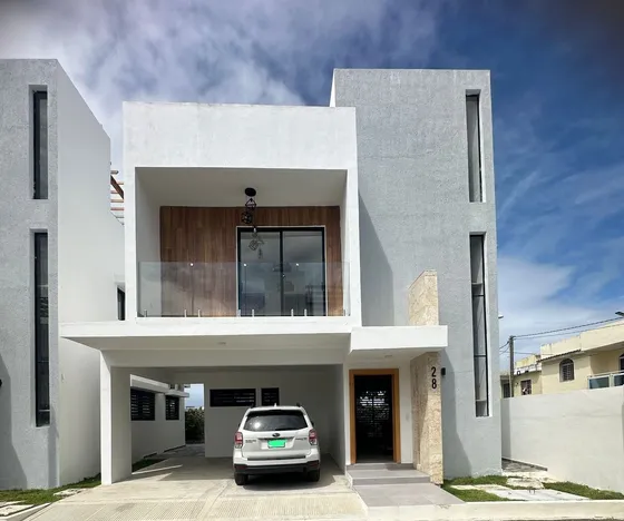 Alquilo Villa De 3 Niveles Residencial Brisas, Verón Punta Cana