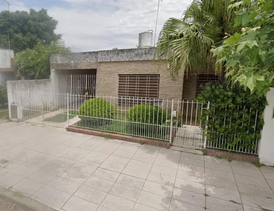 Casa En Venta - 2 Dormitorios 1 Baño - 300mts2 - José C. Paz