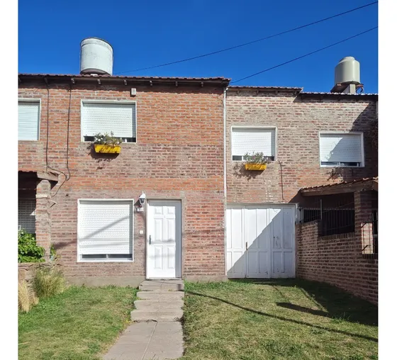 Casa De Tres Dormitorios - Excelente Ubicación 