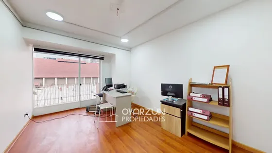 Se Vende Oficina Remodelada, 2 Privados, Cocina, Baño Balcón