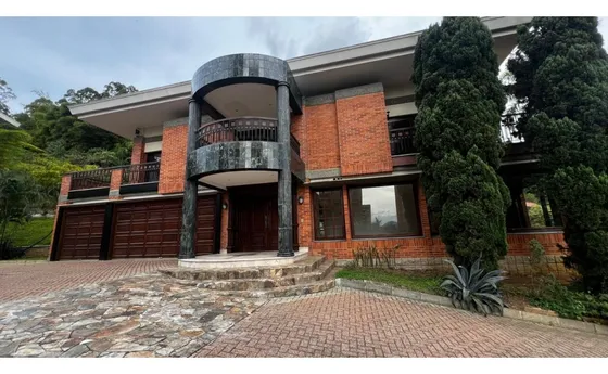 Se Vende Casa En El Poblado Por El Tesoro Medellín