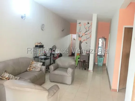 Casa Con Anexo Independiente Y Amplios Espacios En  Venta, Cabudare, Cerca De Ciudad Traki, Lara, Venezuela/jlòpez/ Cd  25-21355