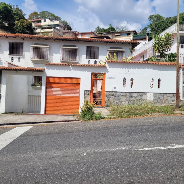 Santa Ana  Comoda Casa De 501 Mts De Construccion P7l
