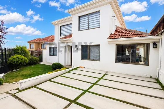 Casa De 5d/4b Con Piscina