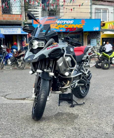 Motocicleta En Perfecto Estado, El Último Modelo Que Salió