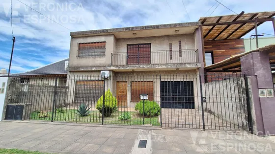 Casa Venta Cuatro Dormitorios - Moron Sur