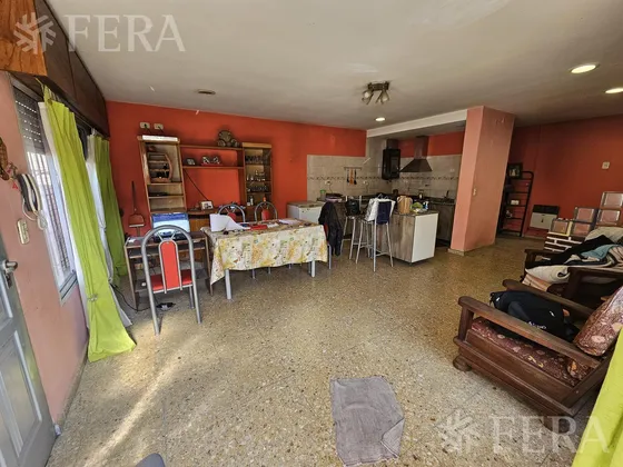 Venta De Ph Para 2 Familias Con Cochera Y Patio En  Piñeyro