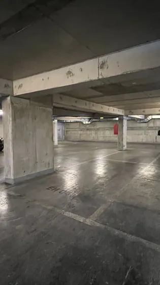 Estacionamiento Metro Los Domínicos