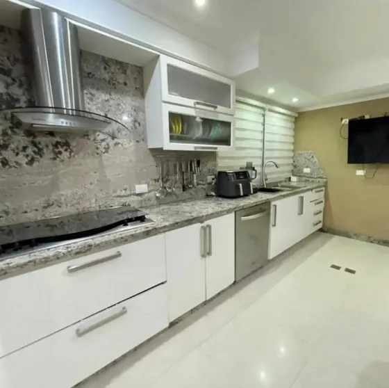 Venta Comoda Y Amplia Casa Totalmente Remodelada, Ubicada En La Urbanizacion La Coromoto, Maracay, Estado Aragua 022js