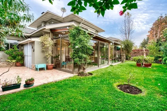 Venta De Casa En Peñalolén, Condominio Parque Cous...