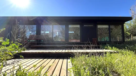 Parcela Central Con Casa Nueva Y Moderna