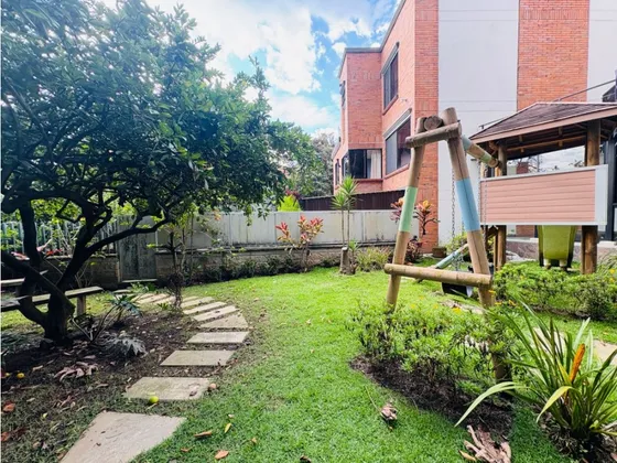 Casa De 3 Niveles En Loma De Brujas