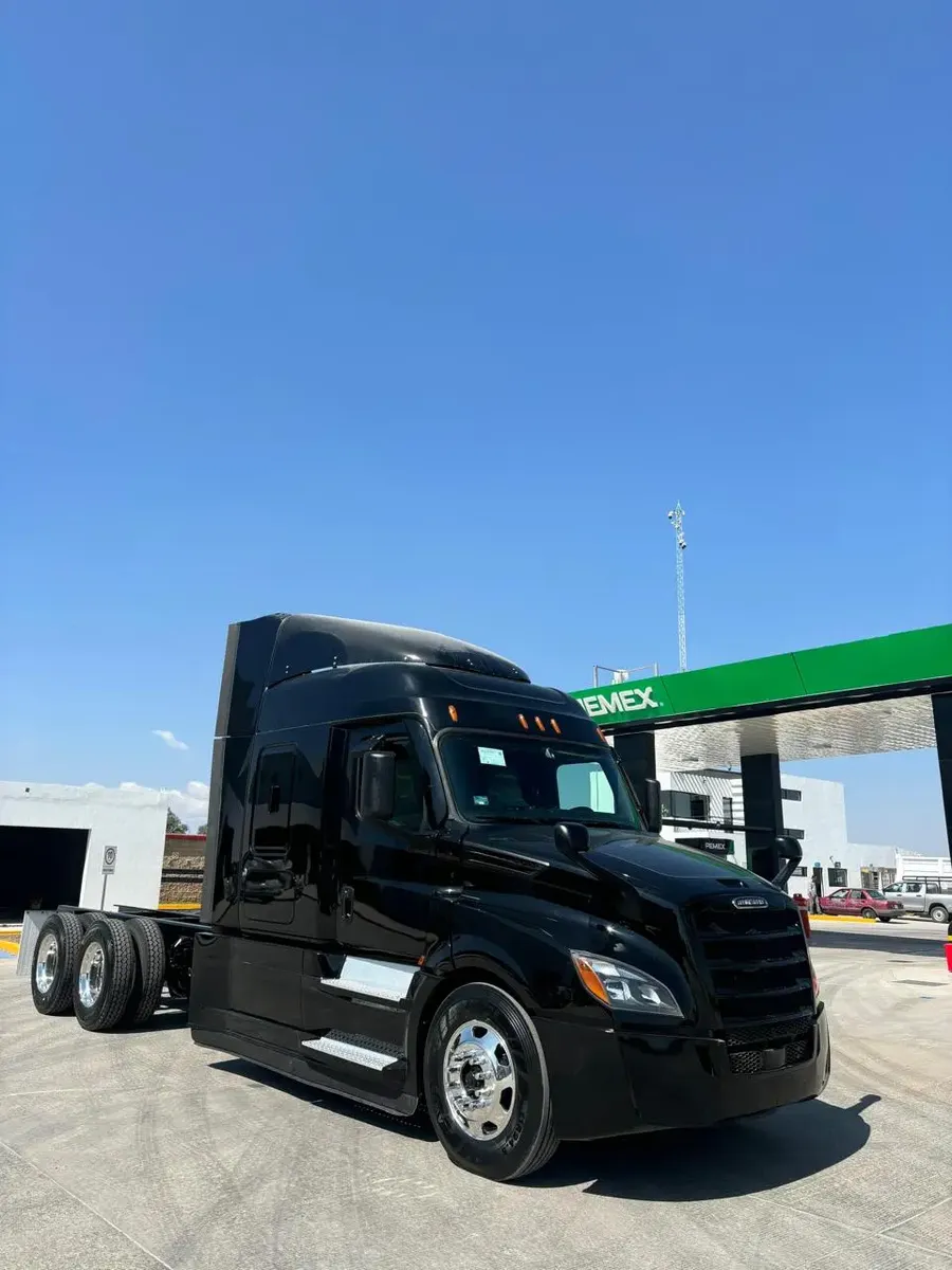 Freightliner Cascadia Evolution Negro Tracto Chasis Cabina428244606806272001