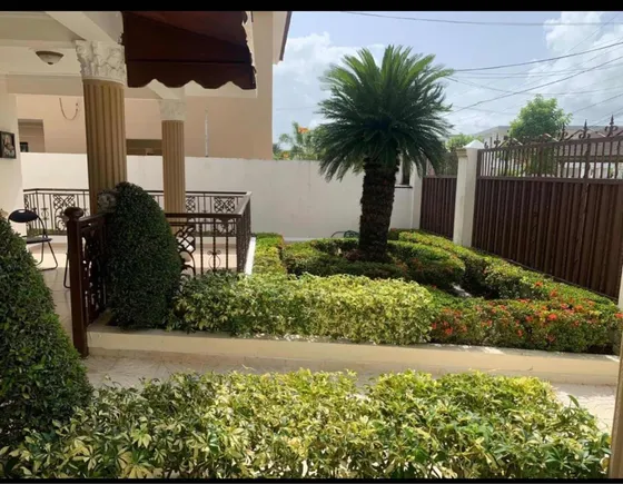 Casa De 2 Niveles Totalmente Vacía En Renta - En Villa Maria
