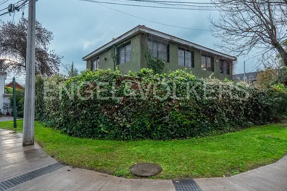 Casa Frente A Plaza En Arriendo