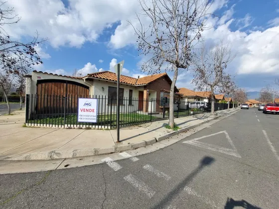 Vende Casa Esquina En Barrio Residencial San Andres, Comuna