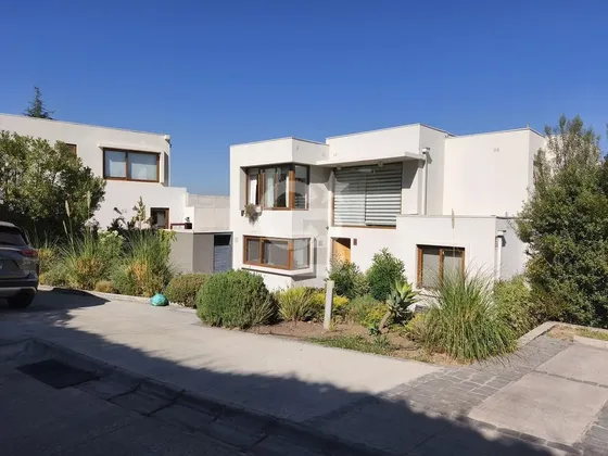 Casa Mediterránea En Condominio