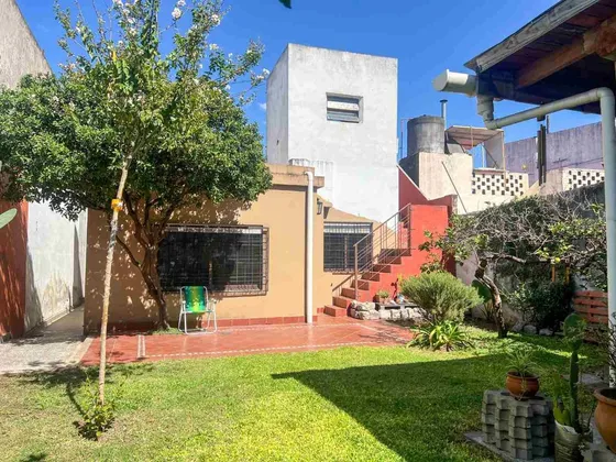 Venta Casa 4 Ambientes Jardin Quincho
