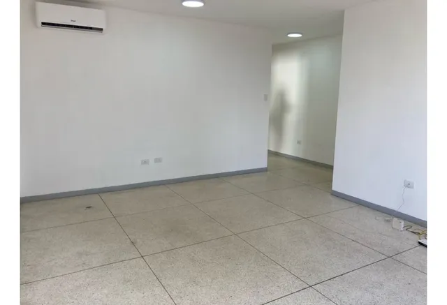 En Alquiler Oficina 59m2 Los Dos Caminos 9276