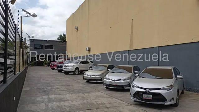 Excelente Local Comercial Tipo Consecionario Ubicado En Zona Estratégica Del Centro De Barquisimeto ^+ Tu Asesora Mehilyn Perez  +^