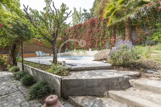 Casa En Venta De 5 Dormitorios En Condominio La Reina