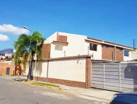 Townhouse En Tazajal Res. Villa Fontina, Naguanagua. L.m