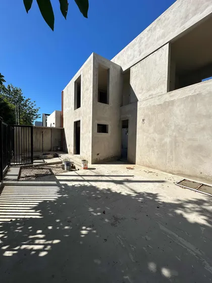 Redefini El Concepto Hogar Con Esta Casa  De 3 Dormitorios Desarrollada En Dos Plantas 