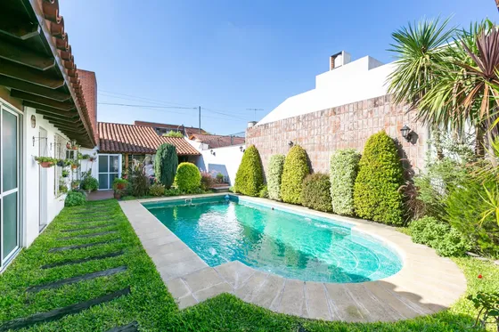 Venta Casa 5 Amb C Pileta Garage Y Quincho Permuta