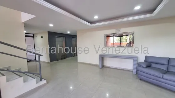 Lindo Apartamento En Venta En Excelente Zona Del Este De Barquisimeto - M -c -t- #// Monica Carrasquel, Rah Centro Occidente /*# Oportunidad De Inversion