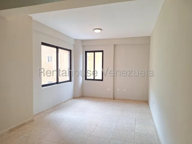 Ms Estupendo Apartamento Listo Para Su Disfrute, En Muy Buenas Condiciones. Ubicado En Calle Cerrada, En Una De Las Mejores Urbanizaciones De Valencia, Trigaleña Alta. 