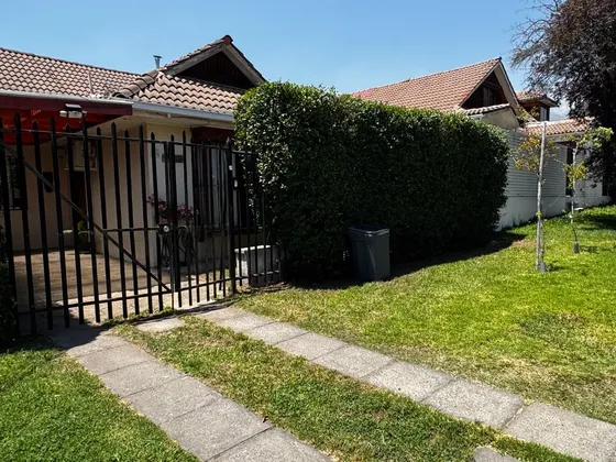 Hermosa Casa, Luminosa, Impecable. Barrio Tranquilo