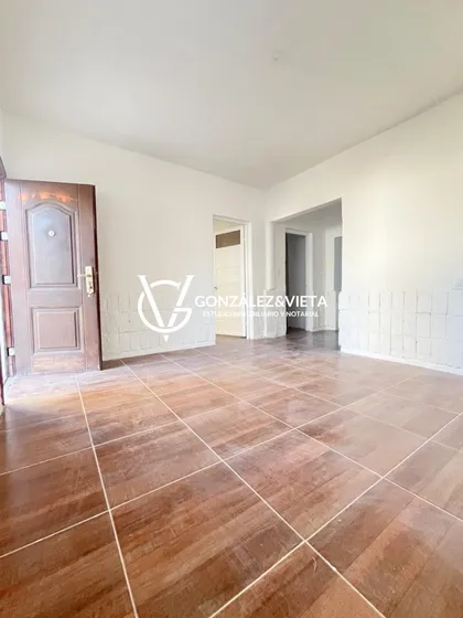 Casa Reciclada A Nuevo De 2 Dormitorio Con Entrada Para Vehiculo En Manga