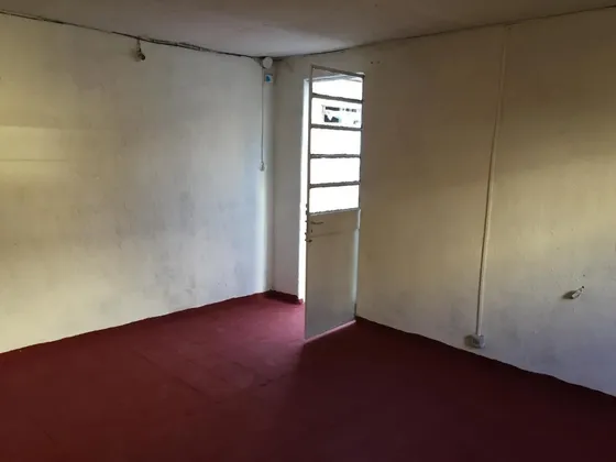 Alquiler Mono Ambiente En Reducto, Por Pasillo Cerrado, Al Fondo, Con Patio Compartido Y Parrillero, Gastos Comunes Bajos