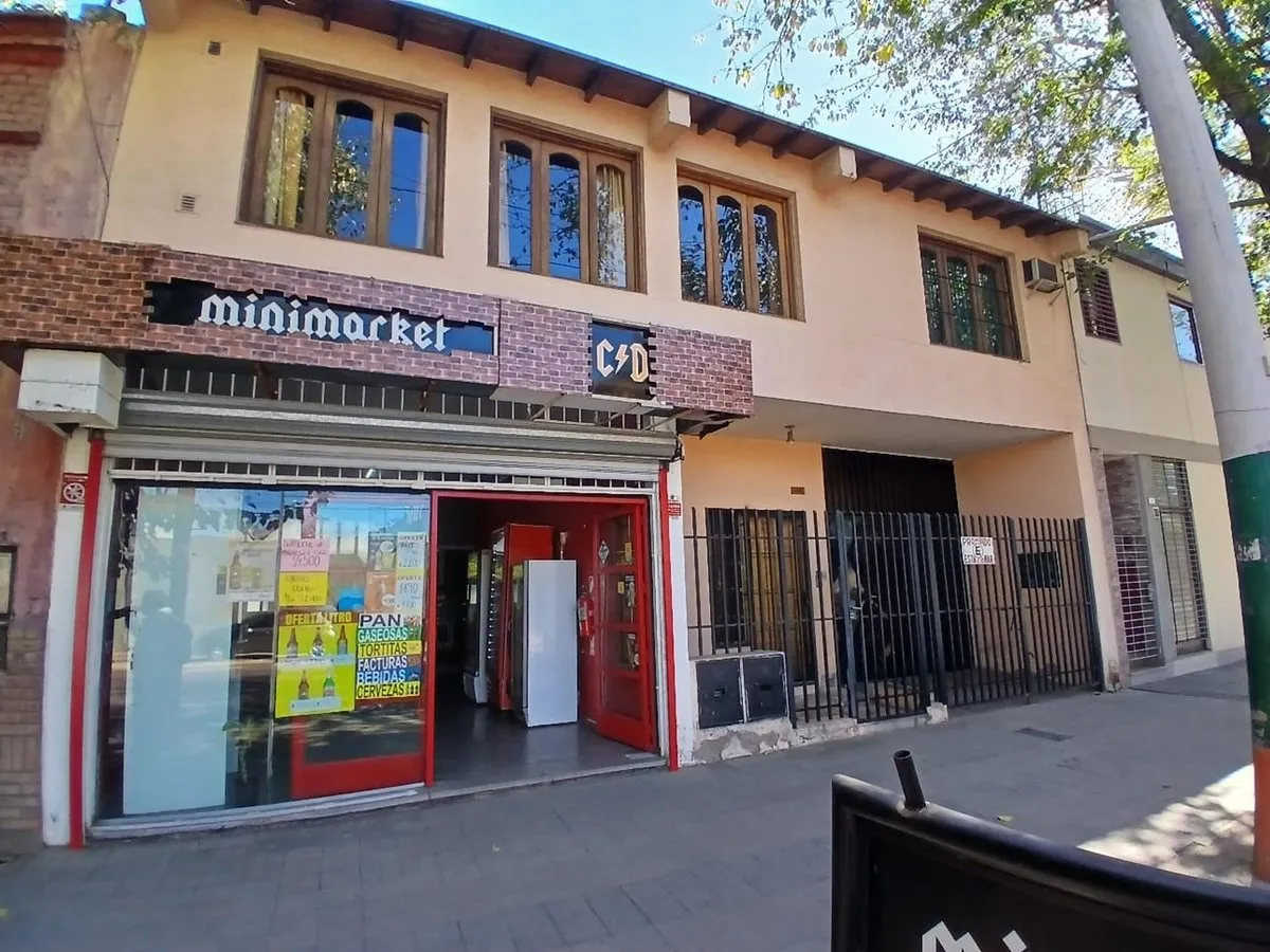 Commercial Salon and Apartment for Sale in Guaymallén